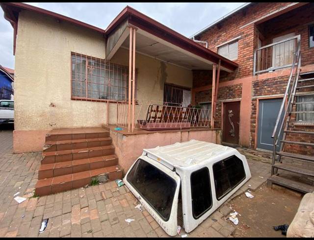 BUSINESS FOR SALE IN BEZUIDENHOUT VALLEY